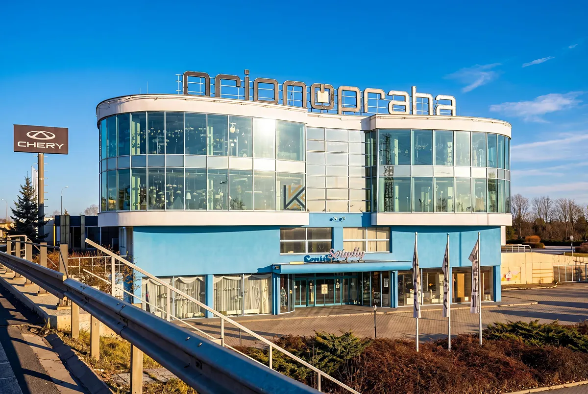 Pronájem obchodního prostoru 3300 m²